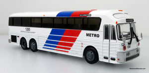 Iconic Replicas 1/87 Eagle Model 10 Coach Bus Houston Metropolitan 87-0358