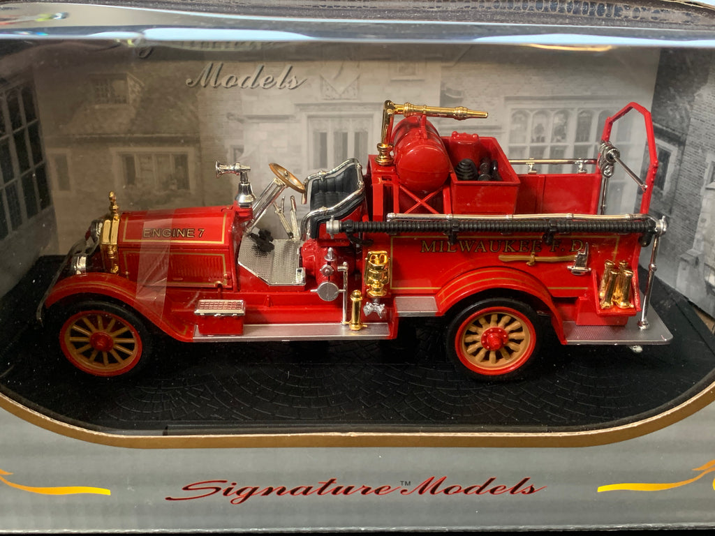 Signature Models 1/32 1921 American LaFrance Pumper Fire Truck32371