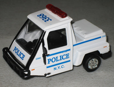 Aprox 1/32-24 NYC Police Cushman Style 3 Wheeler Cart - WHITE