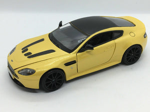 Motormax 1/24 Aston Martin V12 Vantage S YELLOW  79322-YLW