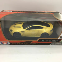 Motormax 1/24 Aston Martin V12 Vantage S YELLOW  79322-YLW